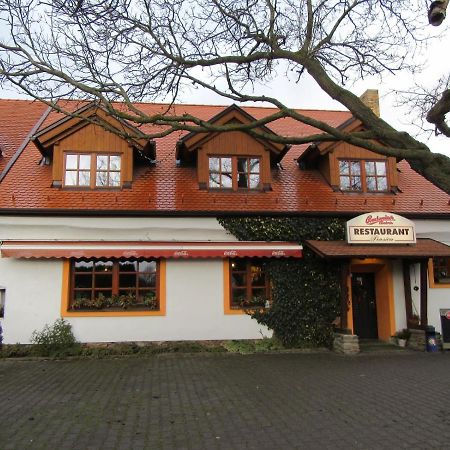 Pension&Restaurant U Koňské dráhy Holkov Velesin Exterior foto